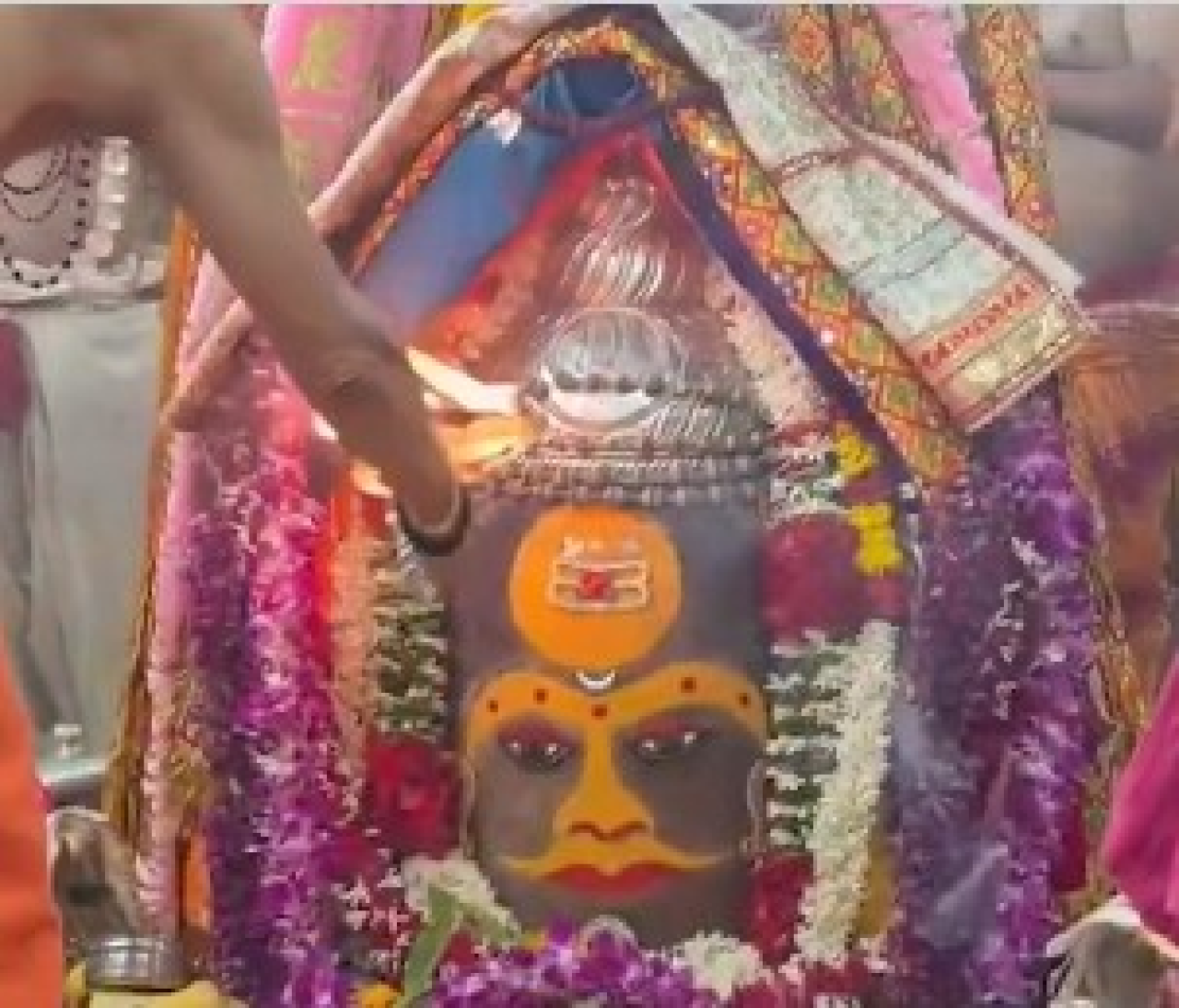 મહાકાલના દર્શનમાં ભક્તોનું ભાવવિભોર થવું