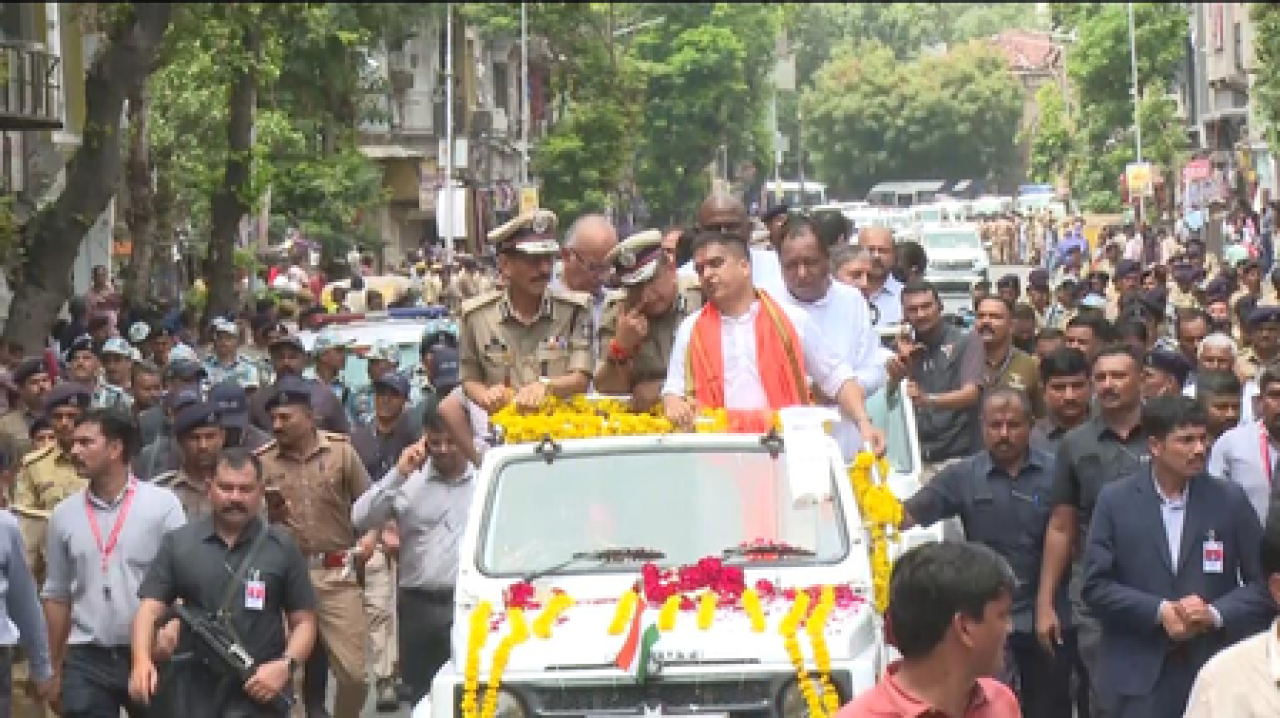 અમદાવાદ: उपमुख्यमंत्री હર્ષ સંઘવીએ જગન્નાથ રથયાત્રાના માર્ગનું નિરીક્ષણ કર્યું, સુરક્ષા માટે મોટી તૈયારી અમદાવાદ: उपमुख्यमंत्री હર્ષ સંઘવીએ જગન્નાથ રથયાત્રાના માર્ગનું નિરીક્ષણ કર્યું, સુરક્ષા માટે મોટી તૈયારી