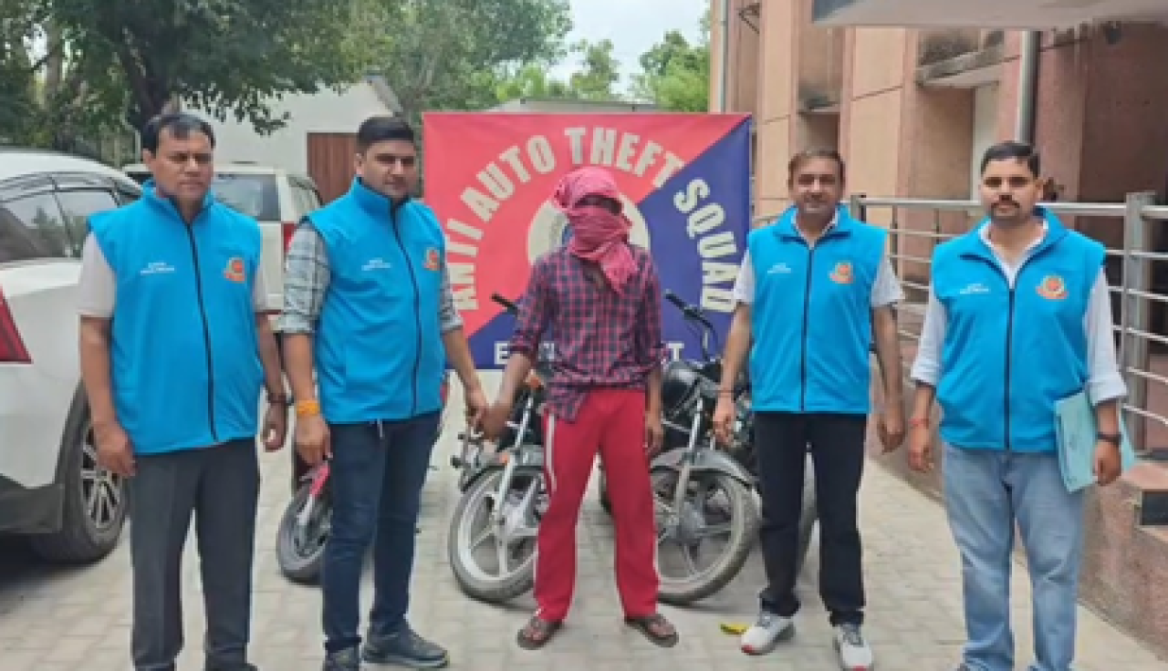 નવી દિલ્હી: વાહન ચોર ઝડપાયો, ચાર ચોરીના કેસોનો ખુલાસો નવી દિલ્હી: વાહન ચોર ઝડપાયો, ચાર ચોરીના કેસોનો ખુલાસો