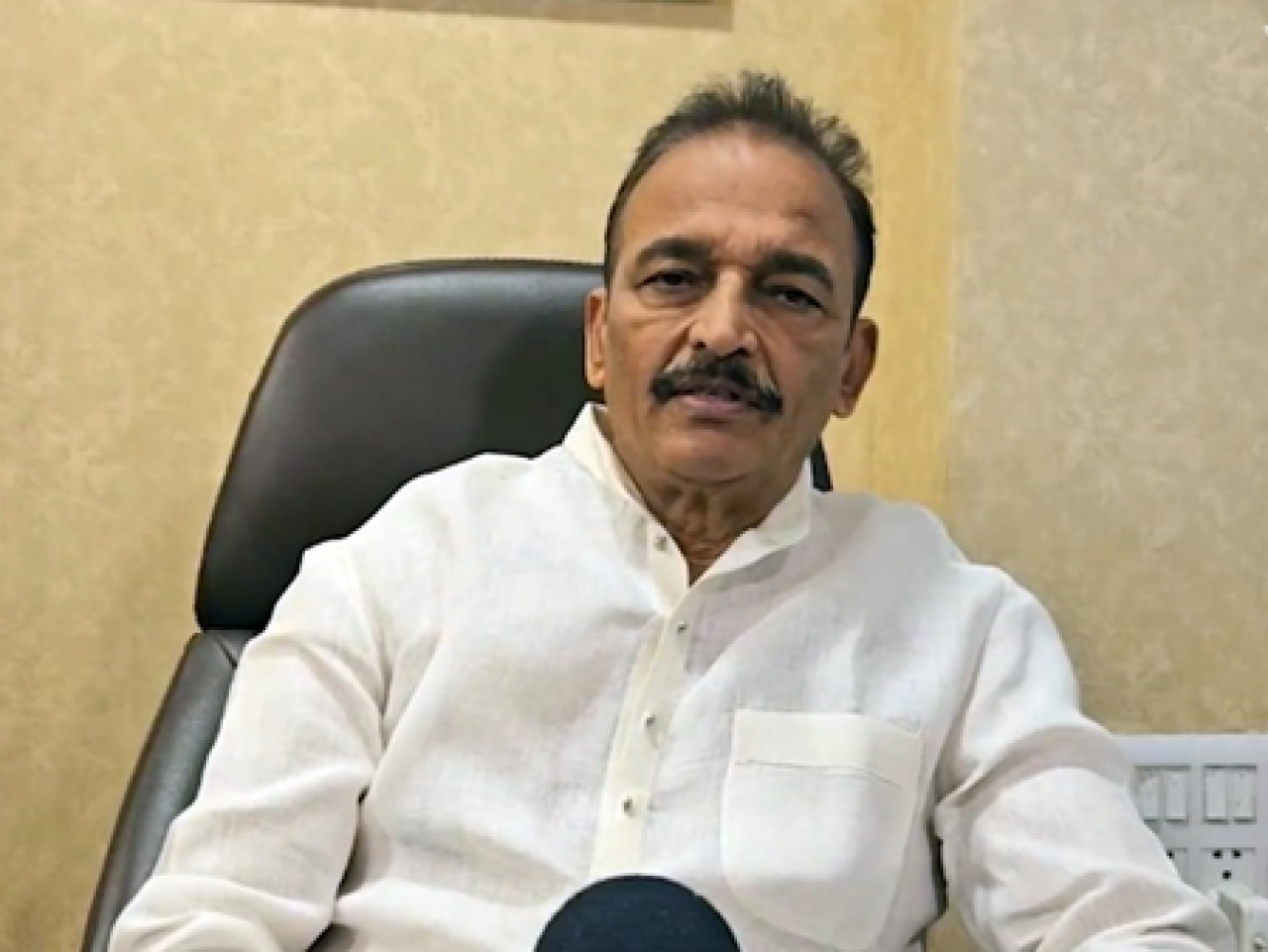 ડીવાય પાટિલનું નિધન: દેશ માટે મોટી ખોટ, ભાઈ જગતાપનો પ્રતિસાદ ડીવાય પાટિલનું નિધન: દેશ માટે મોટી ખોટ, ભાઈ જગતાપનો પ્રતિસાદ