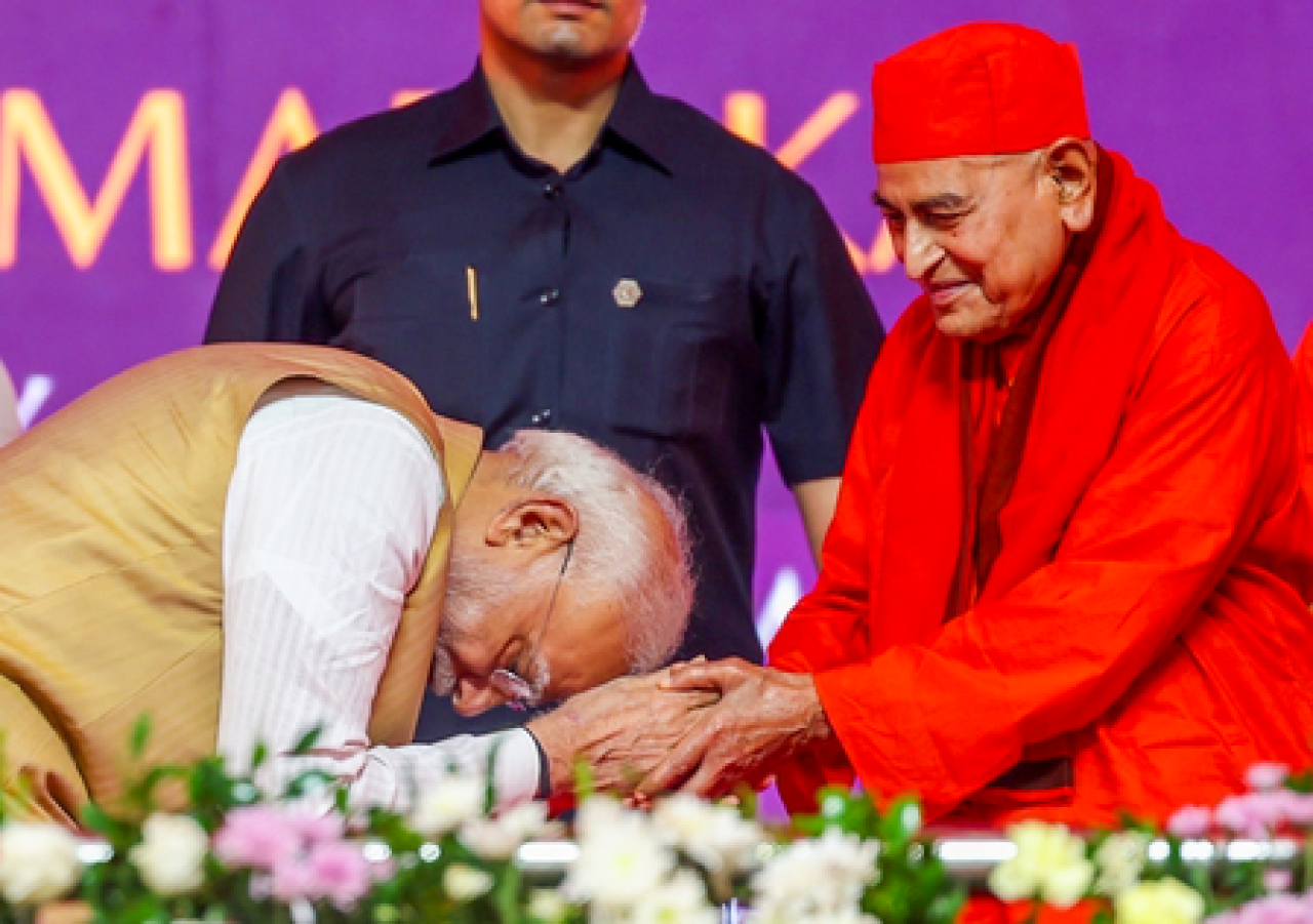વડાપ્રધાન મોદીએ કન્નડમાં વાલ્મીકી રામાયણ અને વેદાંત ભિક્ષુઓની વાર્તાઓના અનુવાદ રજૂ કર્યા વડાપ્રધાન મોદીએ કન્નડમાં વાલ્મીકી રામાયણ અને વેદાંત ભિક્ષુઓની વાર્તાઓના અનુવાદ રજૂ કર્યા