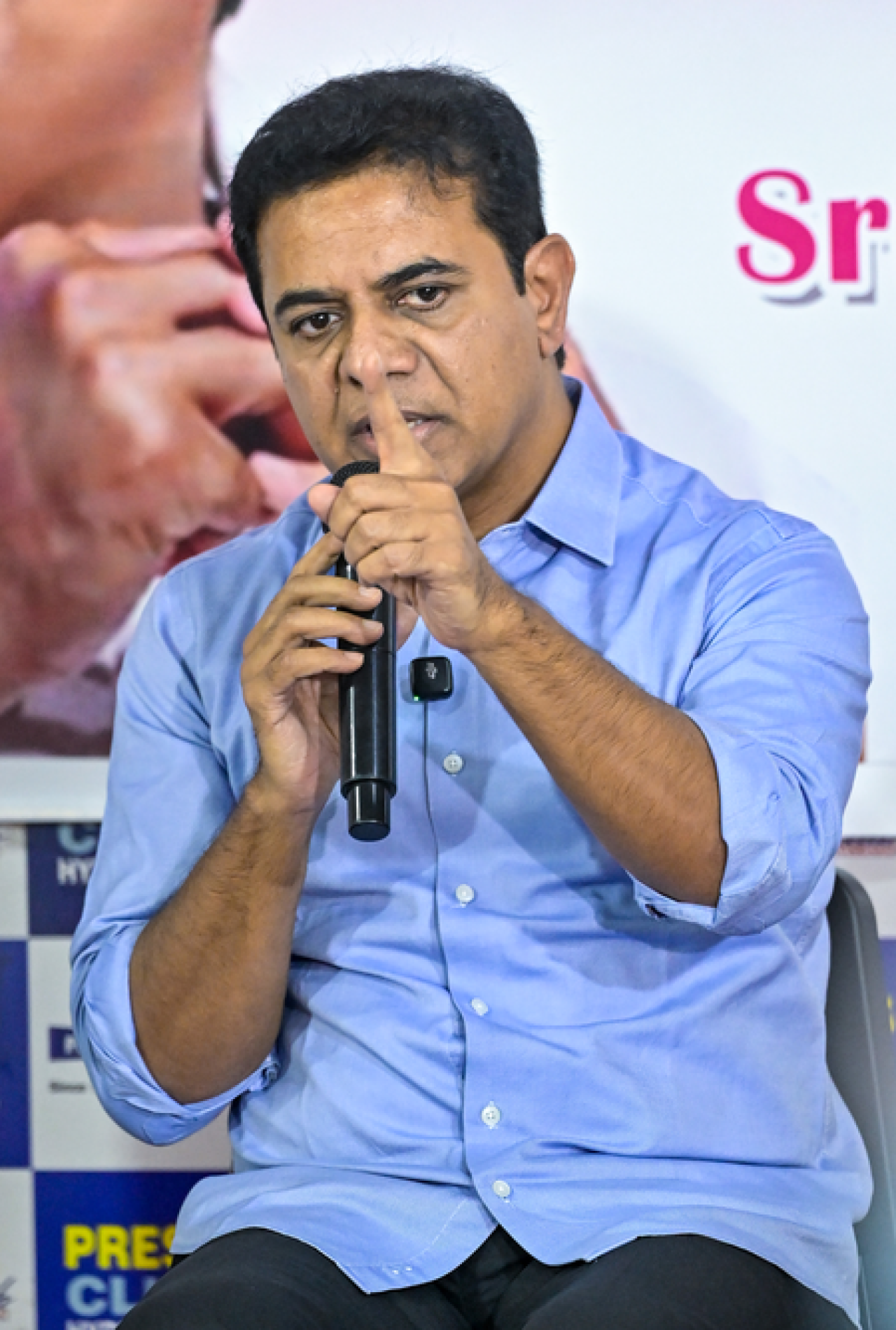 केटीआर ने तेलंगाना सीएम पर साधा निशाना, कहा-बीआरएस विधायकों पर यौन उत्पीड़न का केस दर्ज करवाना कानून का दुरुपयोग केटीआर ने तेलंगाना सीएम पर साधा निशाना, कहा-बीआरएस विधायकों पर यौन उत्पीड़न का केस दर्ज करवाना कानून का दुरुपयोग