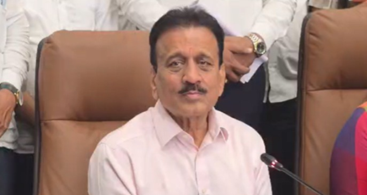 દિશા સાલિયાન કેસમાં નિષ્પક્ષ તપાસની જરૂર, નિર્દોષને ફસાવવાનો સરકારનો ઉદ્દેશ નથી: ગિરિશ મહાજન દિશા સાલિયાન કેસમાં નિષ્પક્ષ તપાસની જરૂર, નિર્દોષને ફસાવવાનો સરકારનો ઉદ્દેશ નથી: ગિરિશ મહાજન