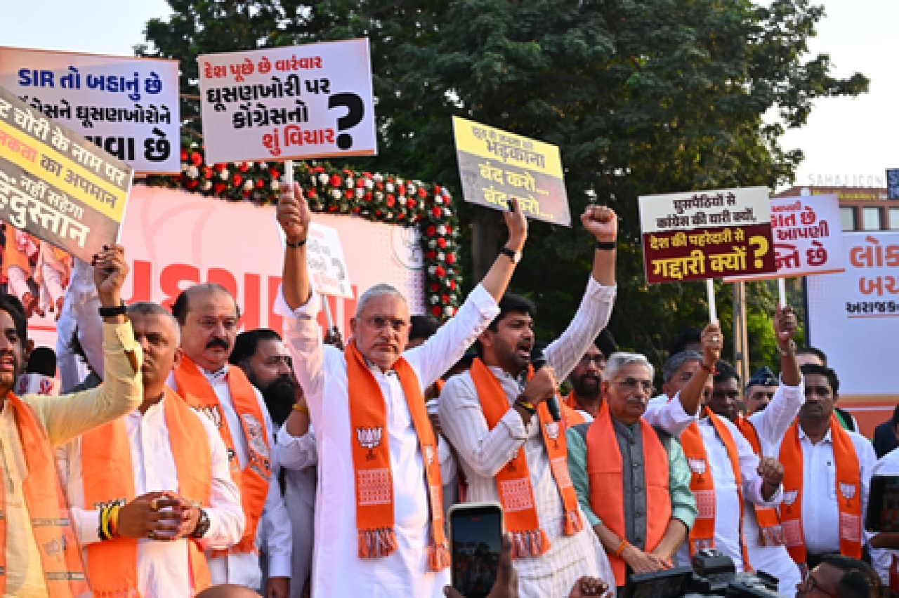 ગુજરાતમાં ભાજપનો કોંગ્રેસ પર હુમલો, ‘લોકતંત્ર બચાવો’ માર્ચનું આયોજન ગુજરાતમાં ભાજપનો કોંગ્રેસ પર હુમલો, ‘લોકતંત્ર બચાવો’ માર્ચનું આયોજન