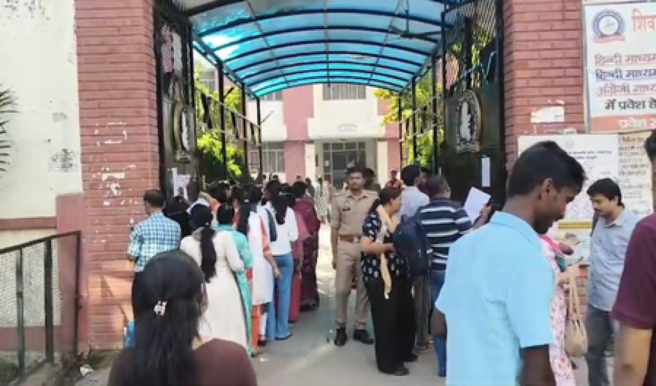 પ્રયાગરાજમાં આરોગ્ય શિક્ષણ અધિકારી પરીક્ષા: ઉમેદવારોમાં ઉત્સાહ